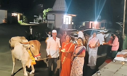 बारे खुर्द येथे सामुहिक गो-पूजन