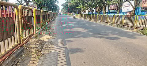 रस्त्यांची स्वच्छता ‘कचऱ्यात’
