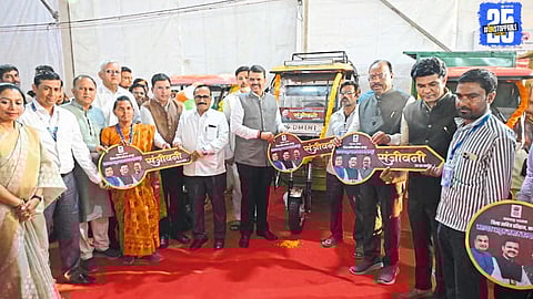Chief Minister Devendra Fadnavis addressing a gathering, highlighting how 25 lakh women achieved financial success through state initiatives.