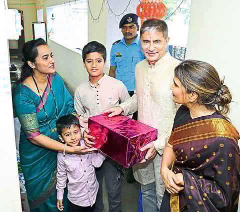 महापालिका आयुक्तांची कर्मचाऱ्यांसोबत दिवाळी