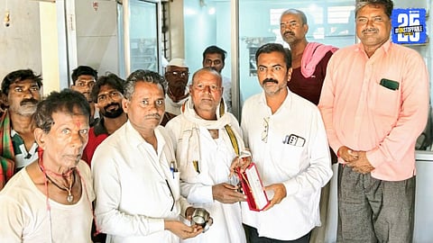 Barshi trader returns jewelry found in jowar sack to a grateful farmer, spreading positivity and trust in the community.
