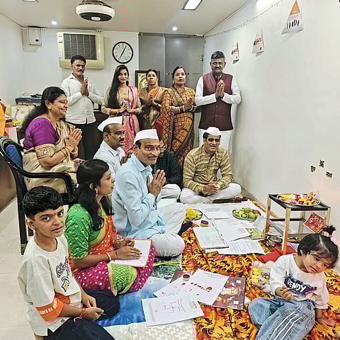 पारंपारिक पद्धतीने लक्ष्मीपूजन उत्साहात