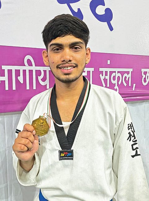राष्ट्रीय तायक्वांदोत 
पुरंदरमधील दोघे