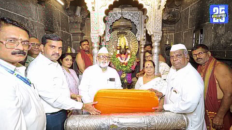 Devotees throng Pandharpur as 24-hour padasparsha darshan of Lord Vitthal begins ahead of Kartiki Yatra.