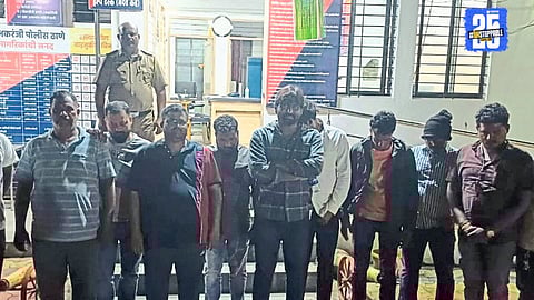 Police seize ₹5.5 lakh from gambling den in Ichalkaranji; 11 accused booked in the case.