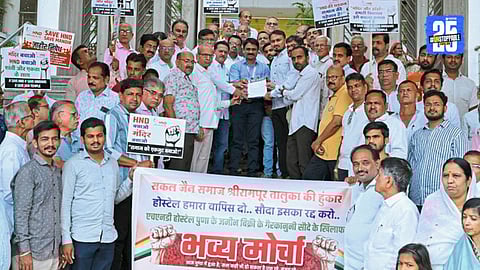 Delegation submitting a memorandum to Prantadhikari Sawant demanding cancellation of HND Boarding sale.