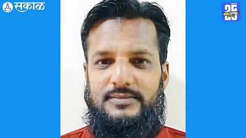 Police and intelligence officials investigate reports of an Al-Qaeda-linked individual’s visit to Solapur’s Kumbhari area.