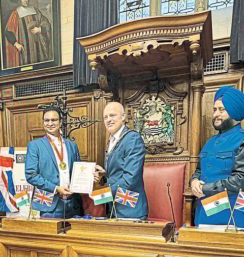 ओतूर येथील डॉ. पोळ यांना हिंद रत्न पुरस्कार