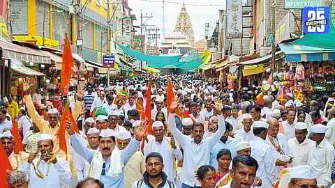 Lakhs of devotees take a holy dip in the Chandrabhaga river during Kartiki Ekadashi celebrations in Pandharpur.