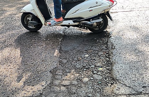 रस्त्याच्या दुरवस्थेने उल्हासनगरकर त्रस्त