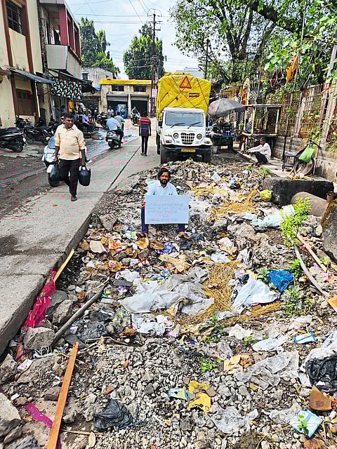 उल्हासनगर स्मशानभूमी मार्गाची दयनीय अवस्था