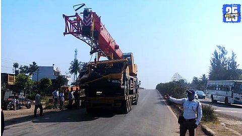 Heavy crane recovery disrupts Pune-Bengaluru traffic