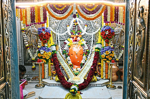 थेऊरला दुमदुमला मोरयाचा गजर