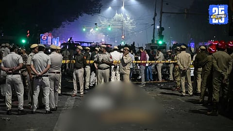 Delhi explosion news: प्राथमिक तपासानुसार दिल्लीत दहशतवादी हल्ला; दोन संशयित पोलिसांच्या ताब्यात, १३ जणांचा मृत्यू