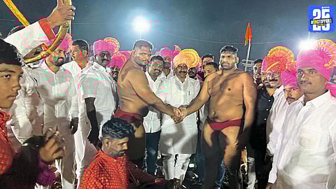 Champion Maharudra honored with the ‘Pradeshadhyaksh Kesari’ title at Yamaidevi Yatra wrestling event in Kinhai.
