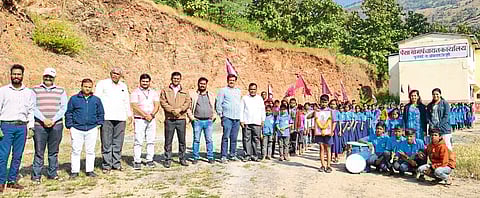 फुलवडेमध्ये बिरसा मुंडा यांना अभिवादन