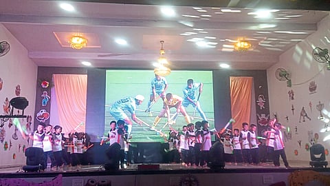 विद्यार्थ्यांनी कलाविष्कारांतून जिंकली प्रेक्षकांची मनं