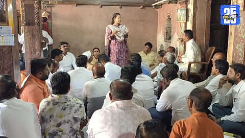 Congress leaders announcing withdrawal from the Pandharpur civic polls and extending support to Tirthkshetra Vikas Aghadi.