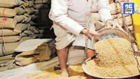 “Illegal Ration Rice Seized in Majalgaon; Tehsil Staff in Turmoil”