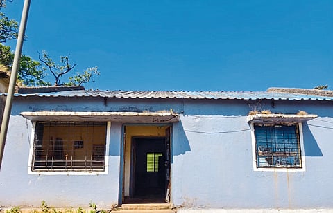 तळेघरमधील निवासस्थान मोडकळीस