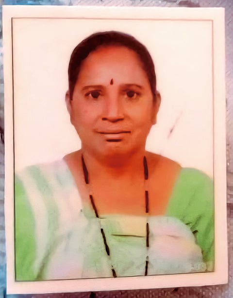 तुटके दरवाजे, ढासळती स्लॅब