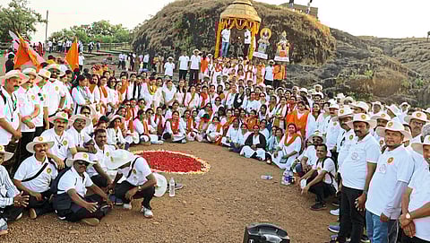 रायगड सहलीला शिक्षकांचा उत्स्फूर्त प्रतिसाद