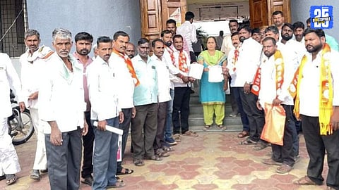 Shiv Sena Submits Memorandum on Farmers' Crop Damage in Mangalvedha