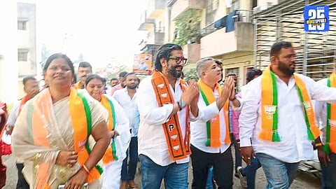 BJP mayoral candidate Amol Mohite interacting with citizens while presenting his vision for transparent governance and improved water supply in Karad.