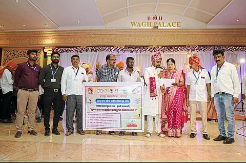 विवाह सोहळ्यातून मतदानाचे आवाहन