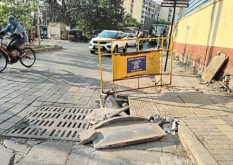 चापेकर चौकात चेंबरचे झाकण तुटण्याचे प्रमाण वाढले