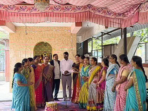 सामान्य शिक्षक कुटुंबातून समाजसेवेचा वारसा