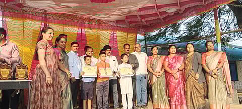 उदापूर केंद्र शाळेमधील
बीटस्तरीय स्पर्धेला प्रतिसाद