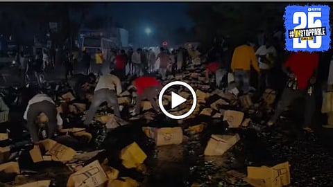 Beer Truck Overturns in Chhatrapati Sambhajinagar Video
