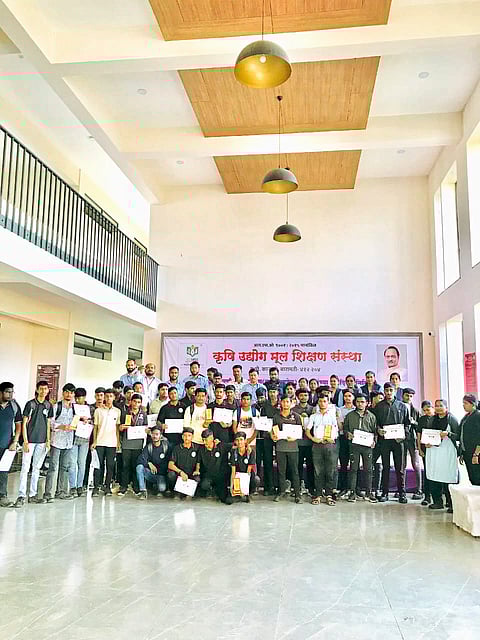 काऱ्हाटीत रंगला कला, कौशल्य व सृजनशीलतेचा उत्सव