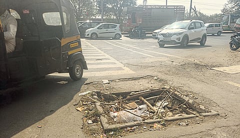 रस्त्यावरील चेंबरचा वाहनचालकांना धसका