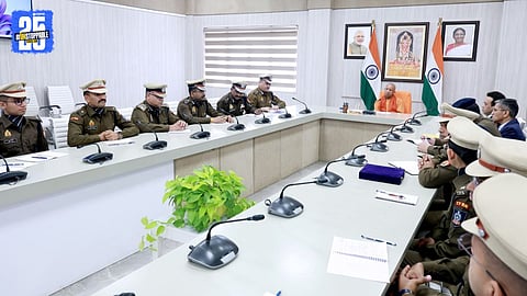 cm yogi adityanath with police officer