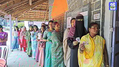 Satara municipal polls witnessed long queues and heavy rush till late night, with minor clashes reported at a few polling stations.