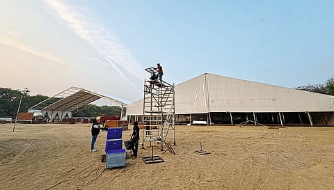 पुस्तक महोत्सवासाठी मंडप उभारणीला वेग