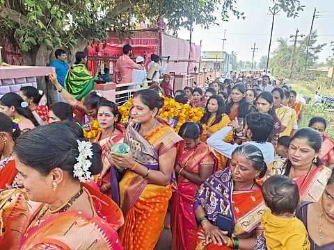 निरगुडसरला स्वामींची पालखी