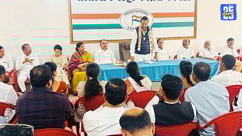 Prithviraj Chavan addressing Congress workers while issuing a clear warning to the Maha Vikas Aghadi.