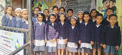 शिंदेवाडी शाळेत 
स्वेटरचे वाटप