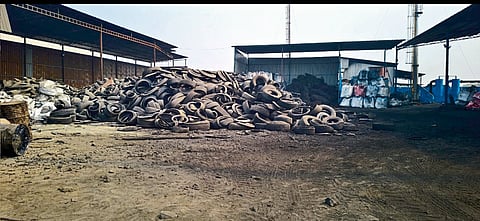 काळाकुट्ट धुराने वाडेकर कासावीस