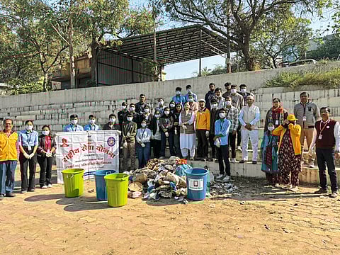 मोरया गोसावी समाधी मंदिर 
परिसरात स्वच्छता अभियान