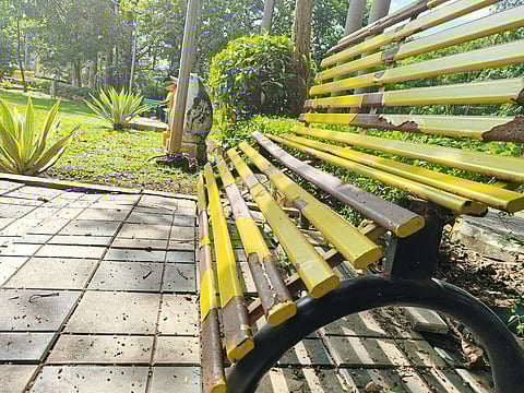 प्रेमलोक पार्क येथील सावरकर उद्यानाची दुरवस्था