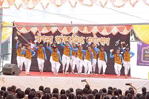 ओतूरला चैतन्य विद्यालयाचे स्नेहसंमेलन