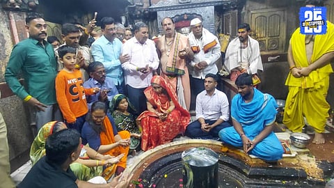 Jashodaben Modi visits Parli Vaijnath Jyotirlinga