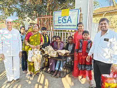 आदर्शगाव भागडी शाळेत प्लास्टिकमुक्त ‘आनंदी बाजार’