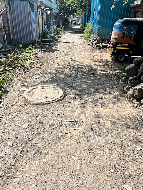 कर भरतो, पण सुविधा कुठे आहेत?