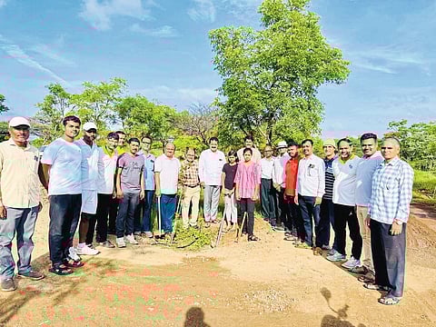 बारामतीच्या तरुणाईला 
वृक्षारोपणाचा लळा