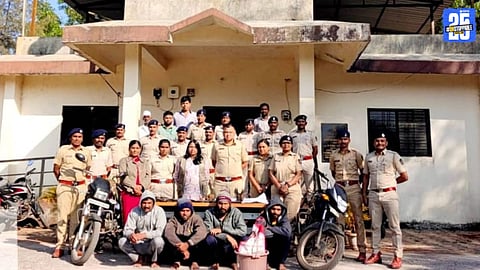 Rajgad Illegal Hunting : राजगड तालुक्यात चौशिंग्या हरिण शिकार प्रकरणी वनविभागाकडून चार जणांना अटक; आरोपींकडून हत्यारे व मांस जप्त!